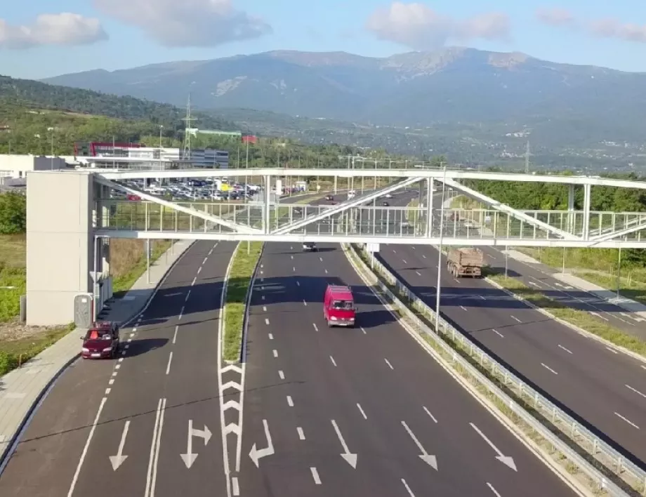 6 км от Южната дъга на СОП между АМ „Тракия“ и ж. к. „Младост“ ще има осветление