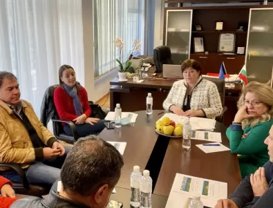 Министър Балтова обсъди с туроператорите как да се усвоят бързо отпуснатите средства