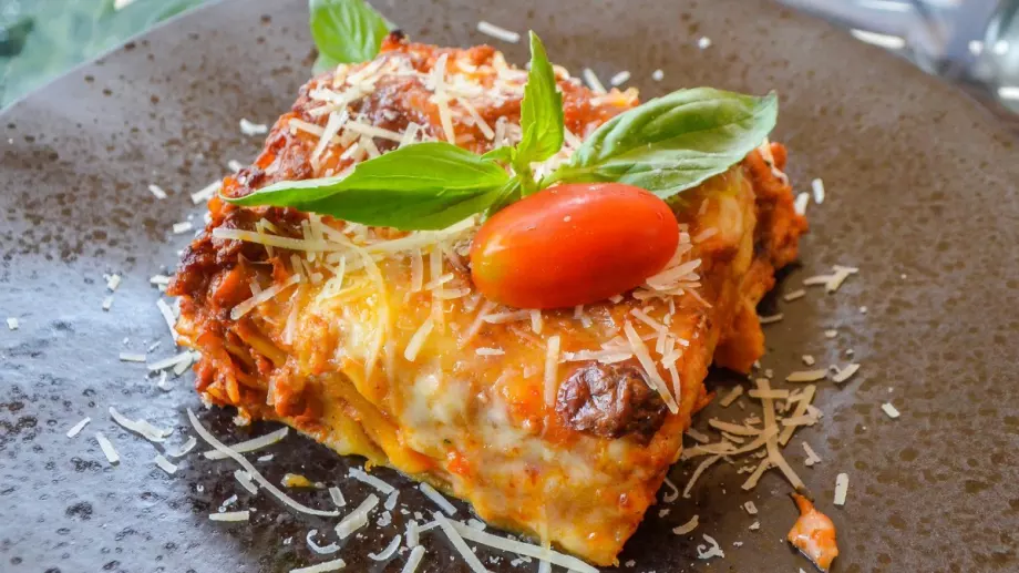 Лазаня с кайма и зеленчуци у дома