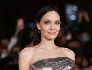 Ще се изумите от красотата на майката на Анджелина Джоли (СНИМКИ)