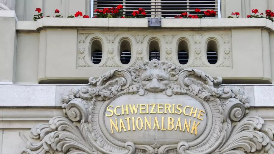 Швейцарската централна банка обяви, че оставя основните си лихви непроменени