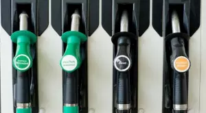 Гърция е на нокти: Бензинът скача до 3 евро за литър