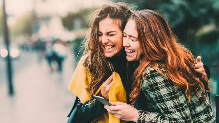 Смисълът на живота е да даряваш щастие, не да го търсиш