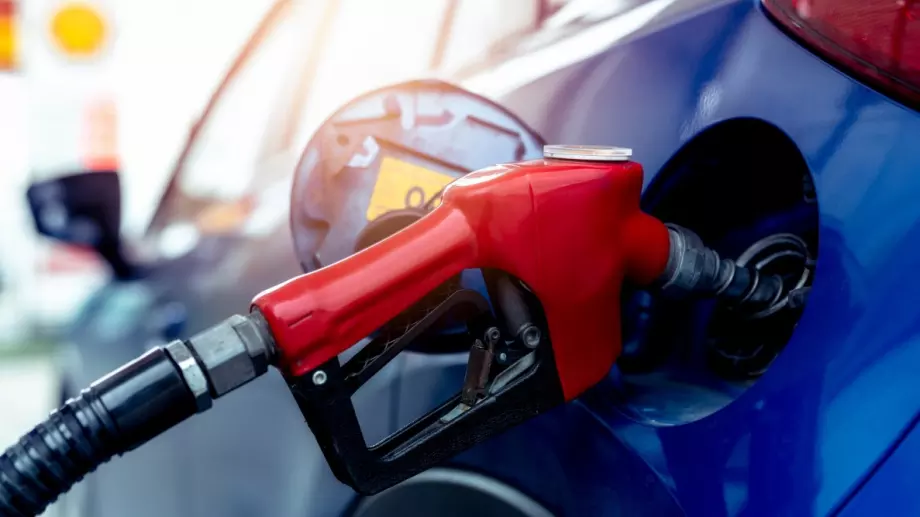 Колко ще струва бензинът по Коледа?