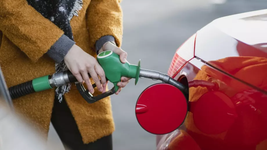 Истерията с горивата утихна, но цените тепърва ще се вдигат