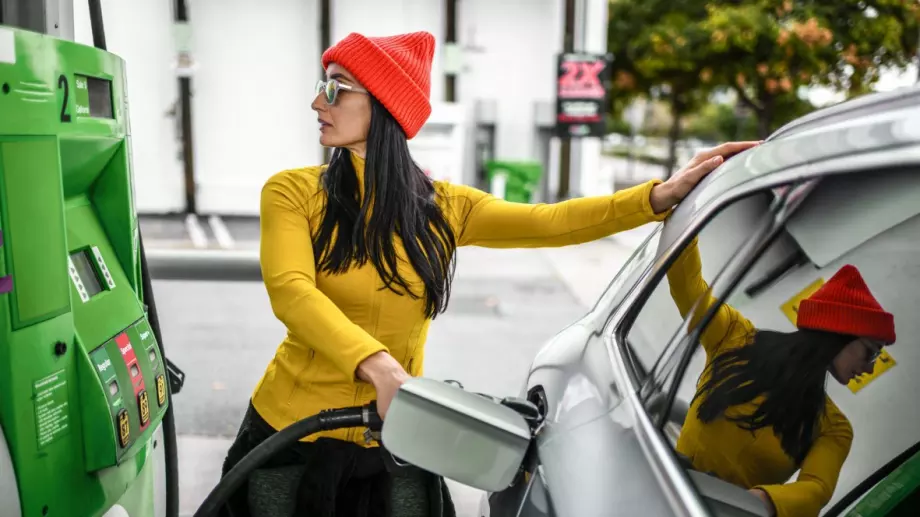 Цените на бензина и дизела неизбежно падат преди Коледа