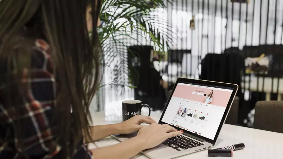 GLAMI: Най-сигурната и стилна онлайн модна търсачка, която промени веднъж завинаги начина, по който пазаруваме