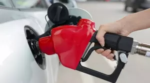 Горивата поскъпнаха двуцифрено за месец