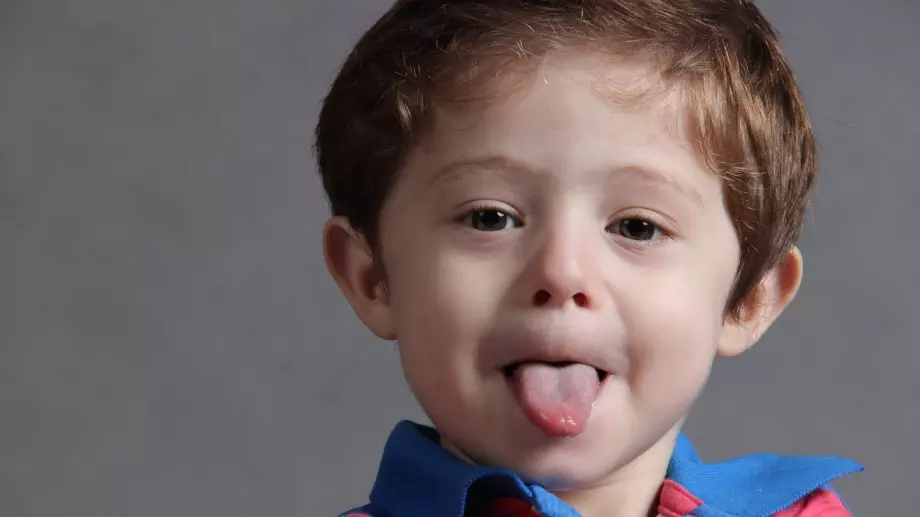 Виц на деня: Момченце влязло в бръснарница