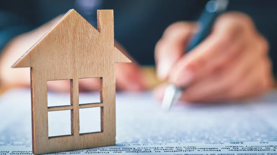 Жилищните кредити продължават да поевтиняват