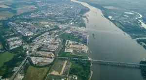  {{ otherArticle[0].article.title }} 