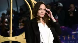 Това ли е новият мъж на Анджелина Джоли? (СНИМКА)