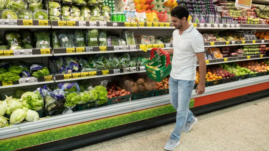 По-евтини основни храни по френски модел - на това залага служебното правителство