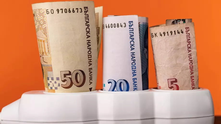 Бизнесът стартира месеца с над 4% по-скъп ток