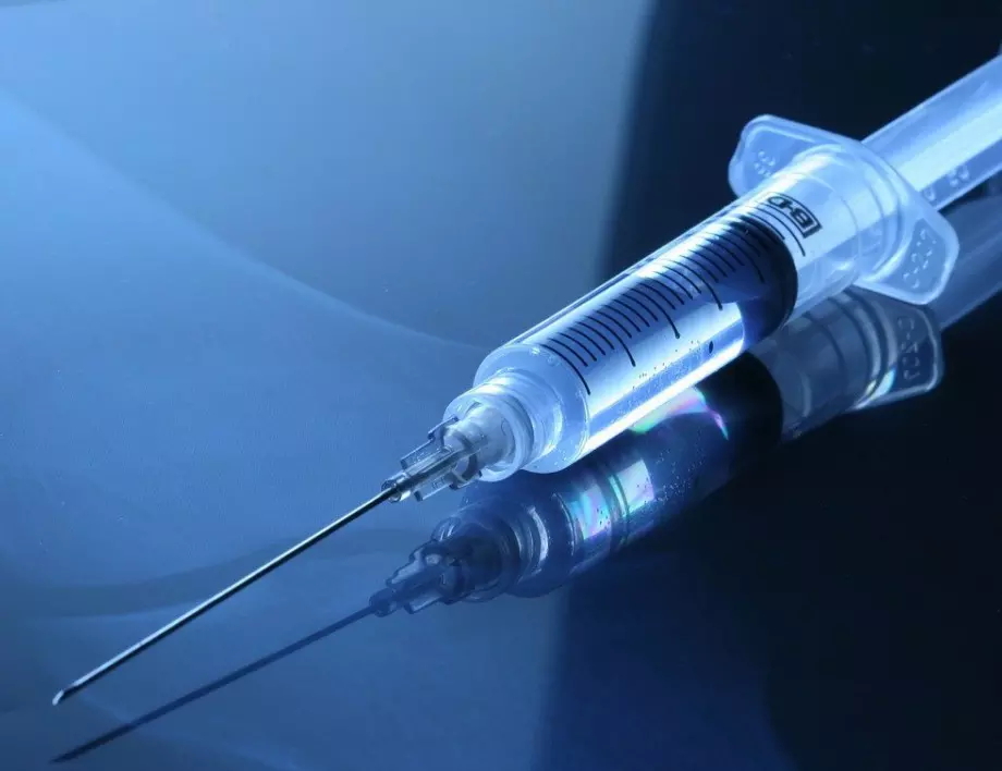 Италианец се опита да заблуди медиците да ваксинират за COVID силиконовата му протеза