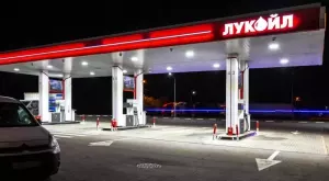 Лукойл купува бизнеса на Shell в Русия
