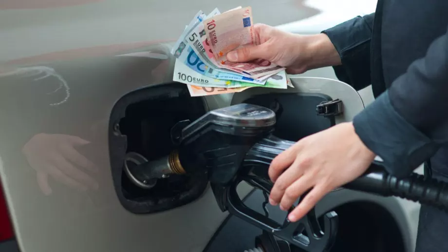 Хитри трикове, с които колата ви ще харчи по-малко гориво