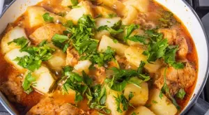 Най-вкусната картофена яхния с пилешко