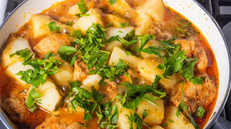 Супер яхния с наденица