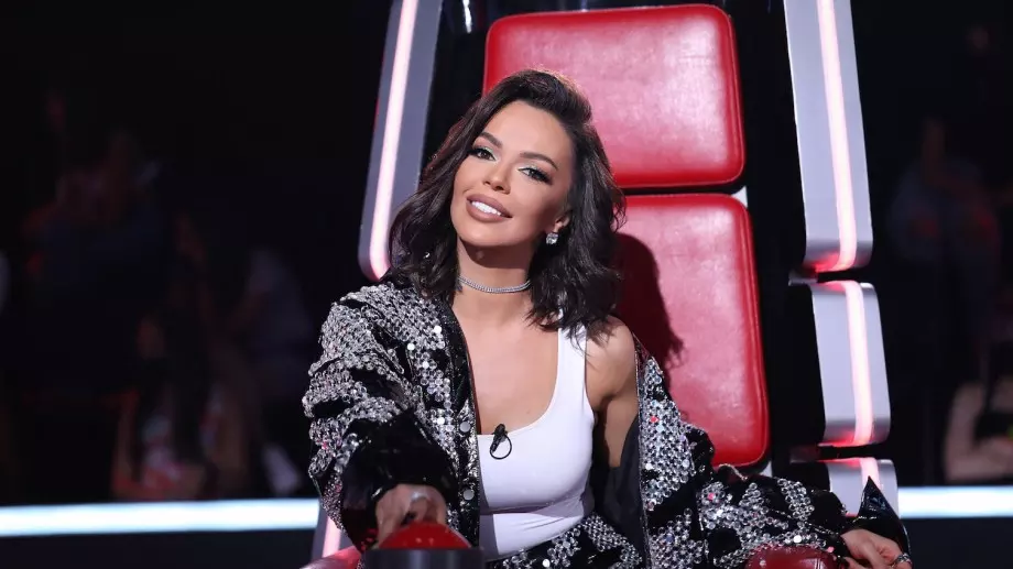 Галена спира да пее. Вижте каква е причината!