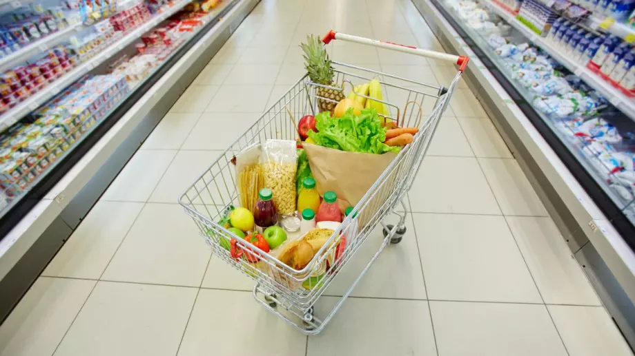 Оборотът в търговията на дребно с хранителни стоки нараства през февруари