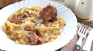 Класика: Свинско с кисело зеле