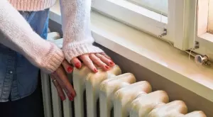 Всеки пети българин е стоял на студено през 2022 година