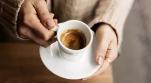 Защо много хора слагат дафинов лист в кафето си