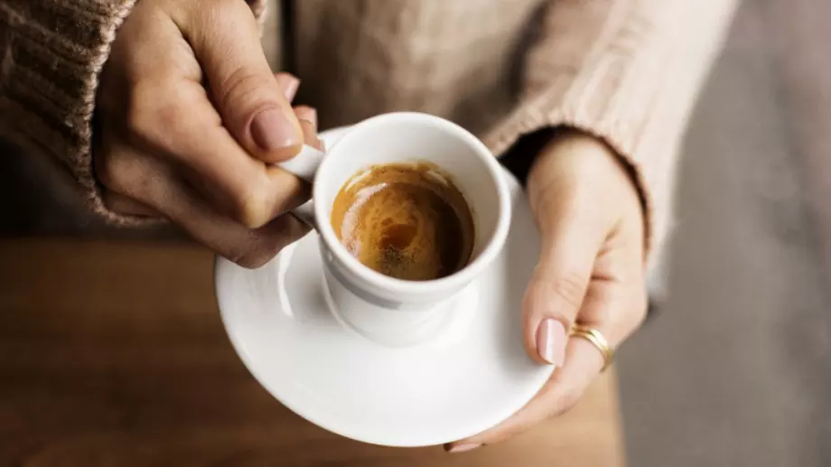 Защо много хора слагат дафинов лист в кафето си