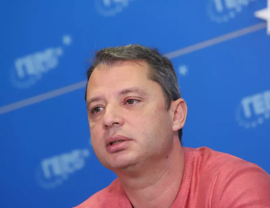 Делян Добрев посъветва Кирил Петков и Асен Василев да мислят за затвора, не подкрепи дело срещу "Газпром"