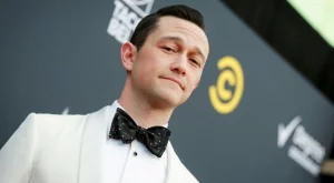 Джоузеф Гордън-Левит събира снимки от България