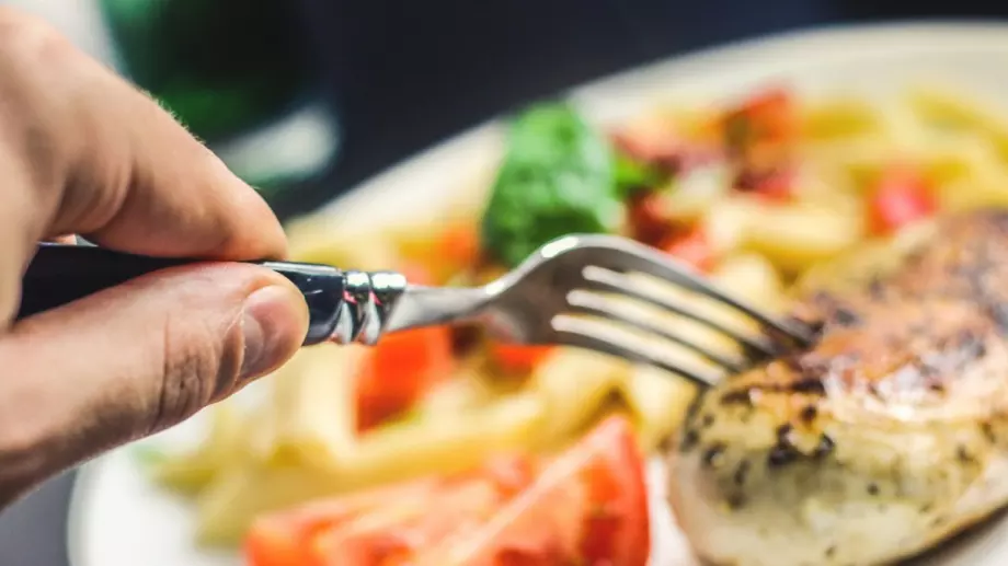 Бърза рецепта със стар хляб, месо и сирене