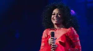 Даяна Рос се завръща след 15-годишна пауза (ВИДЕО)