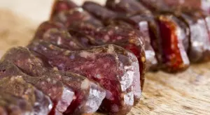 С тази рецепта за домашна луканка ще забравите купешката