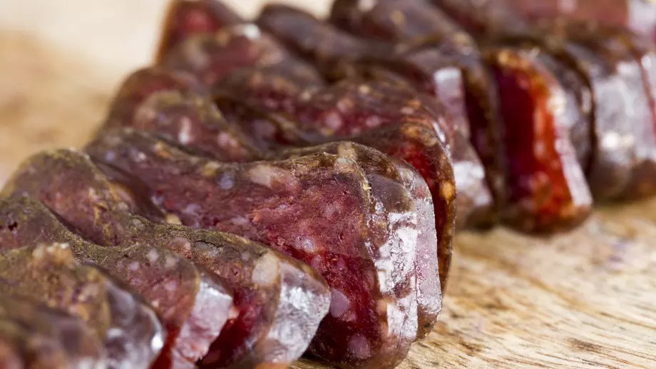 С тази рецепта за домашна луканка ще забравите купешката