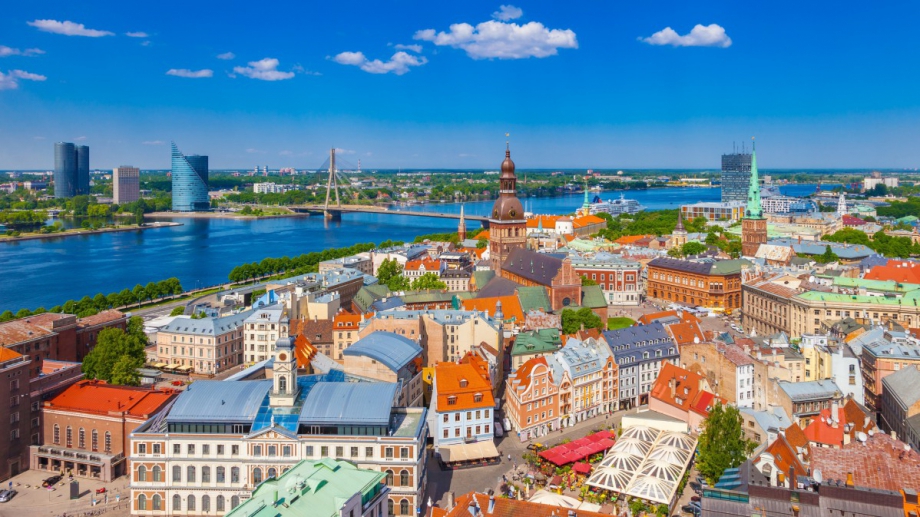 Латвия разреши на фирмите да уволняват работници които отказват или