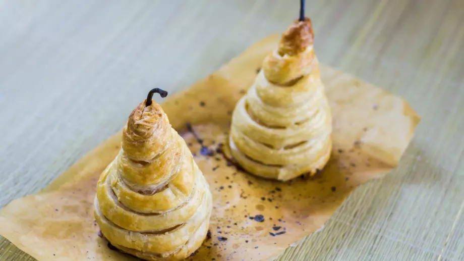 Круши с бутер тесто