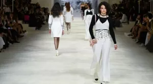  Българката Белослава Хинова отново дефилира за Chanel