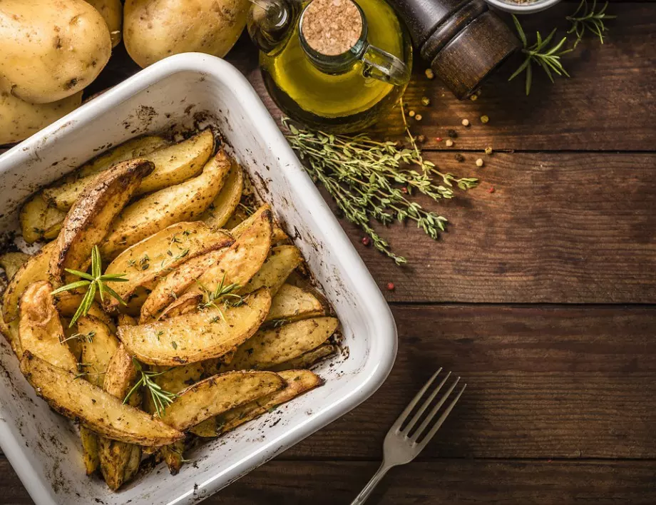 Печените картофи ще станат по-вкусни от всякога, ако преди да ги сложите във фурната, направите това