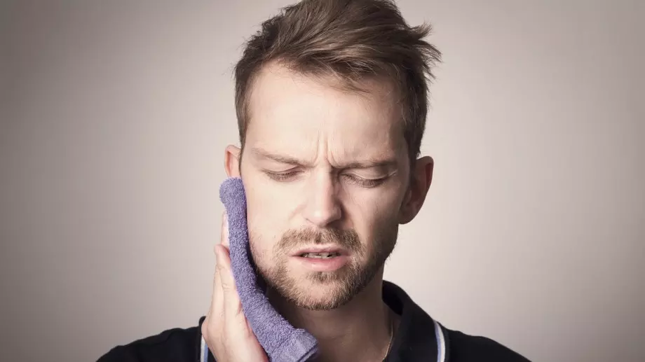 Виц за деня: Евреин се пазари при зъболекаря