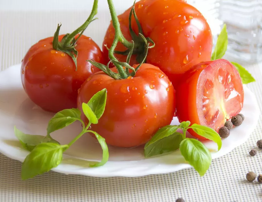 Лекар разкри защо през лятото е задължително да се ядат домати