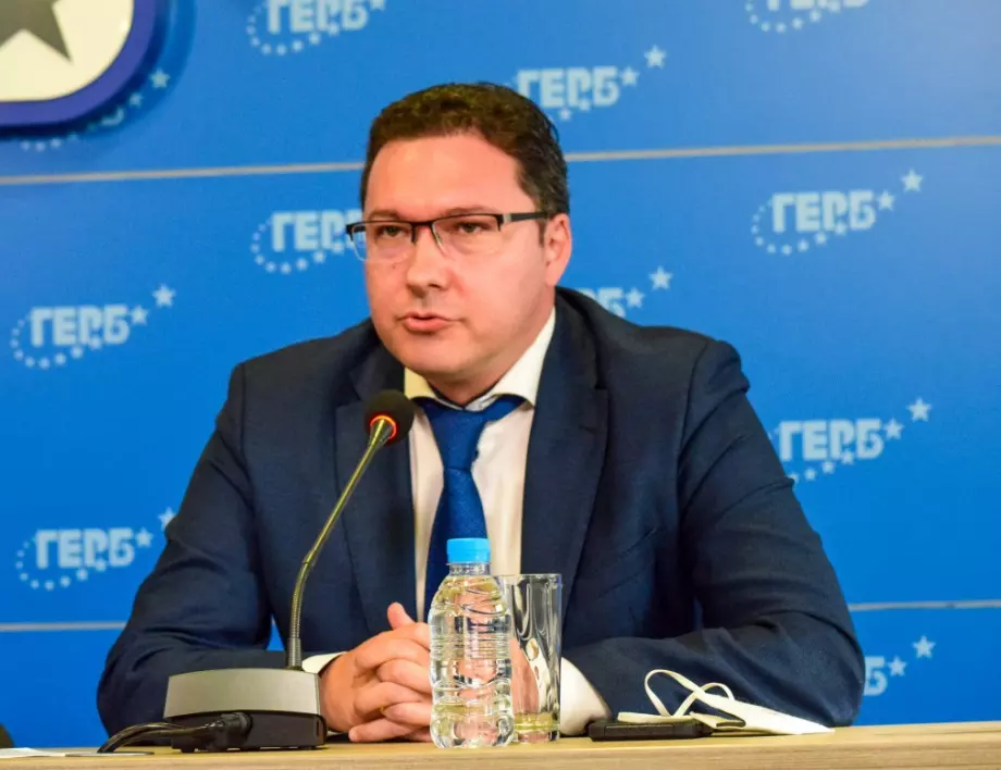 Даниел Митов намекна за предателство на Кирил Петков заради Северна Македония
