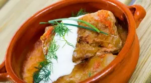 Уникално вкусни: зелеви сарми в гювеч