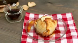 Чуден есенен десерт: Ябълки в тесто