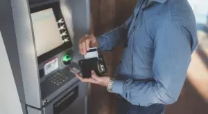 Банки у нас предлагат облекчени условия за работещите на минимална заплата