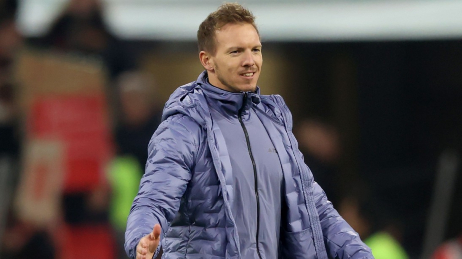 няма да може да разчита на трима футболисти за последния