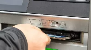 Въпреки рекордните печалби: Банките отново вдигат таксите