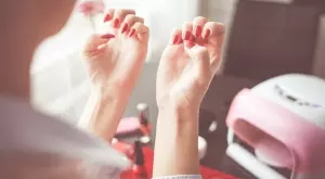 Женски виц за 14 ноември 2023: В салона за красота