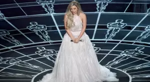 Звездите, които облякоха булчински вместо официални рокли на червения килим