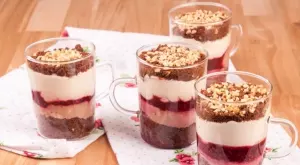 Пухкав многоцветен крем